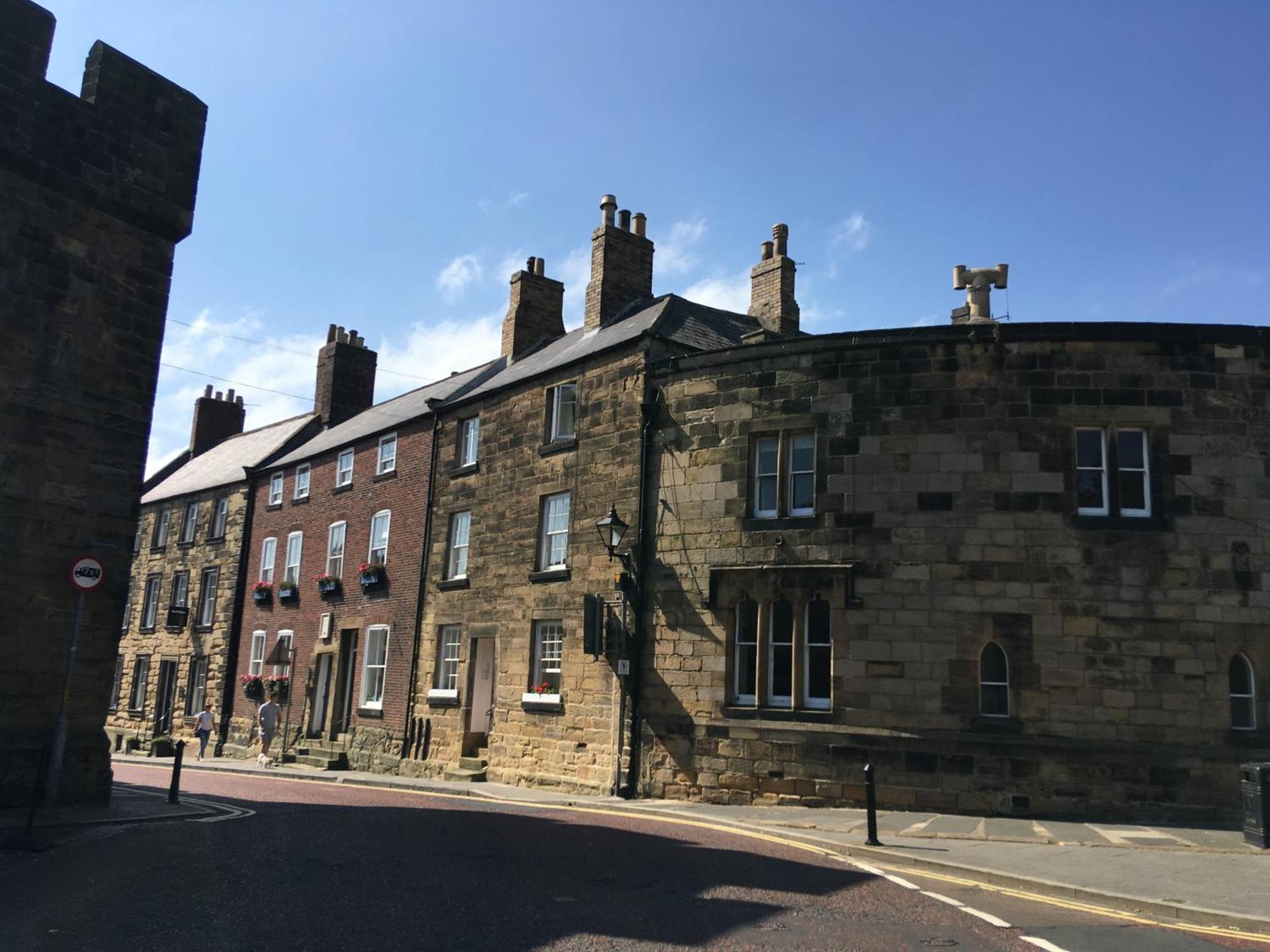 Barbican View - Luxury Opposite Castle Apartment